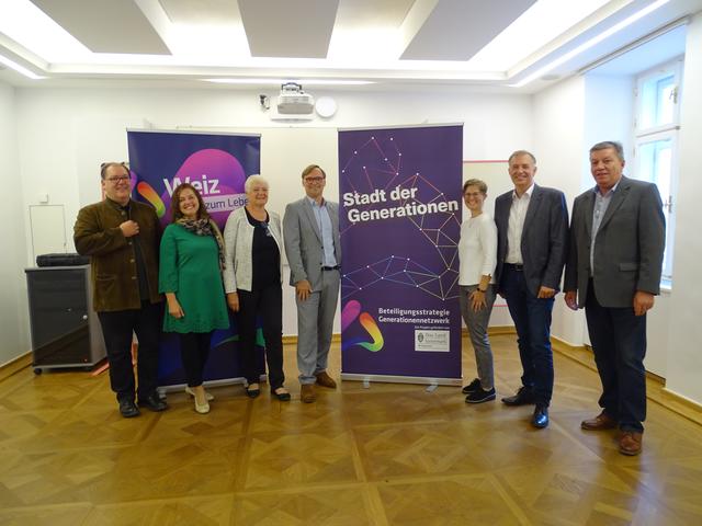 Das Projektteam "Stadt der Generationen" mit Anton Leischitz-Di Bernado, Iris Thosold, Traude Vidrich, Bgm. Erwin Eggenreich, Michaela Bauer, Johann König und Franz Rosenberger.