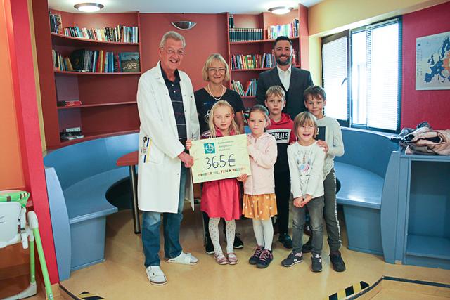 Prim. Assoc. Prof. Dr. Zaunschirm Andrew, Leiter Klinische Abteilung für Kinder- und Jugendheilkunde UK Krems; Petra Ulmer-Höld BEd. Jungscharleiterin der Pfarre Mautern; Madita Gröger, Laura Hofbauer, Laurenz Granser, Ing. Roman Semler, MBA, kaufmännischer Direktor UK Krems, Claudia Erber, Gregor Ganser