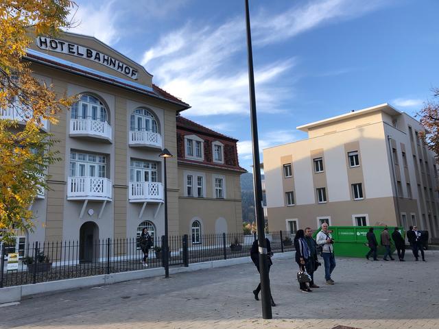 Das ehemalige Bahnhofshotel in Bruck wurde in einjähriger Bauzeit optimal revitalisiert, die ersten Mieter sind eingezogen.