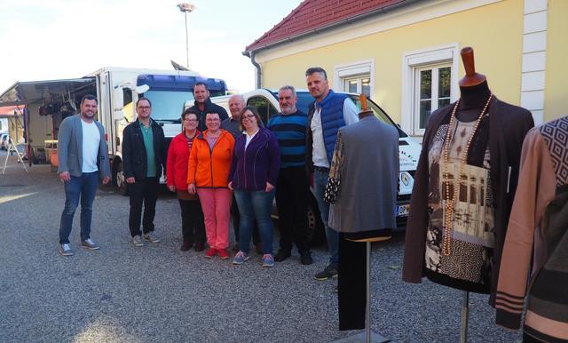 GF Franz Drescher, Bgm. Markus Landauer, Elisabeth Heiling, Bernd Pöltl
Josef Pöltl, Silvia Schmidt,Erich Schmidt, Brigitte Schmidt Walter Rathmanner