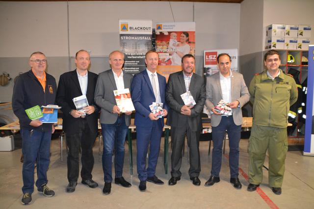 <Sicherheit im Krisen- und Katastrophenfall: M. Haas, E. Preiner, J. Tschürtz, C. Rohrer, C. Spuller, M. Borbely.