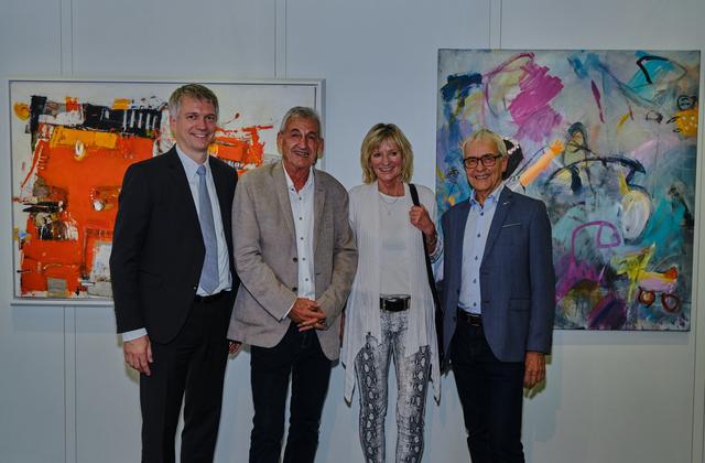 Von links: Linz AG-Vorstandsdirektor Josef Siligan, die beiden Künstler Michael Unterluggauer und Gabi Rhomako sowie der ehem. Kulturdirektor der Stadt Linz iegbert Janko.