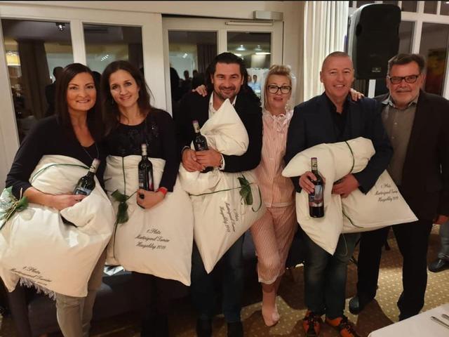 Die glücklichen Nettosieger des Martiniganslturnieres: Ursula Fritz, Dagmar Poindl, Andreas Freitag, Ganslfee Organisatorin Christa Kreutzer, Christoph Poindl und Clubpräsident Arnold Sekyra