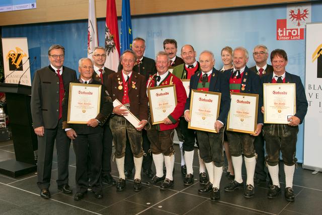 Die Geehrten des Unterinntaler Musikbundes durften beim Ehrungstag des Blasmusikverbandes 2019 in Innsbruck Auszeichnungen für ihre langjährige Mitgliedschaft entgegennehmen.
