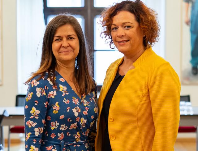 Soziallandesrätin Doris Kampus (l.) und LAbg. Cornelia Schweiner.