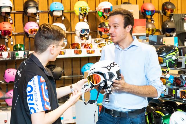 Gute Beratung wird beim Kauf von Wintersport-Utensilien immer wichtiger, schließlich spielt Technik eine immer größere Rolle.