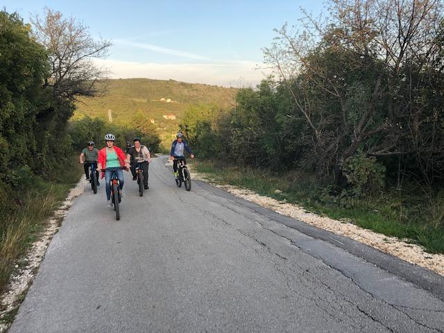 Die Exkursionsgruppe der Leader Region Thermenland-Wechselland holte sich beim Selbst-Test in Istrien Anregungen zum E-Bike-Tourismus.