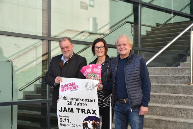 Bürgermeister Martin Treffner mit dem MF-Team Andrea Pecile und Erhard Blaßnig (von links)