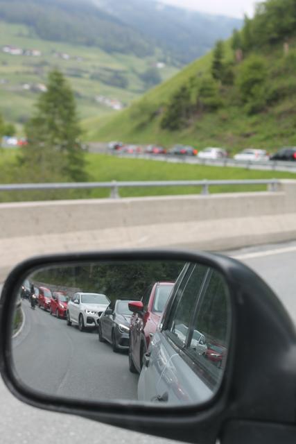 Nichts geht mehr: Die Verkehrssituation im Wipptal ist nach wie vor alarmierend! (Im Bild eines der unzähligen Mega-Stauwochenenden im heurigen Sommer)