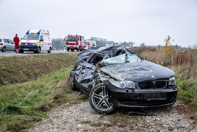 Wie durch ein Wunder wurde die Fahrzeuglenkerin bei dem Unfall in Hinzenbach nur leicht verletzt.