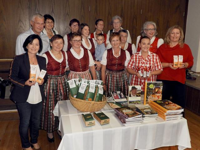 Margit Göll, Maria Anderl, Elisabeth Winter, Christa Grubauer, Sandra Anderl, Eunike Grahofer, Erhart Weißenböck, Gertrude Weißenbök, Maria Haumer, Jacqueline Pahr mit Sohn Leo, Annemarie Kammerer, Ingeborg Seidl, Eva Ertl und Silvia Friedl.