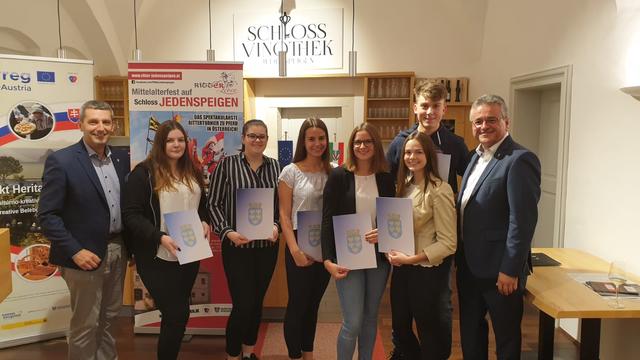 Gernot Ertl, Ines Hofstetter, Katja Modl, Christina Bauer,
Tanja Berkovics, Anna Kmetyko, Stefan Epp, Alfred Kridlo