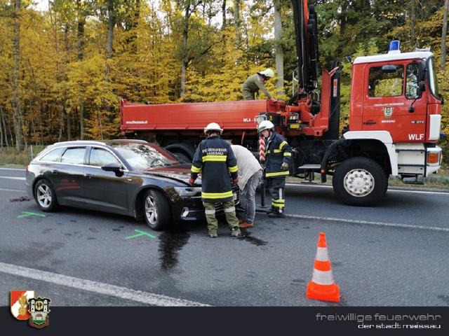 Der Audi kollidierte mit einem VW Bus.