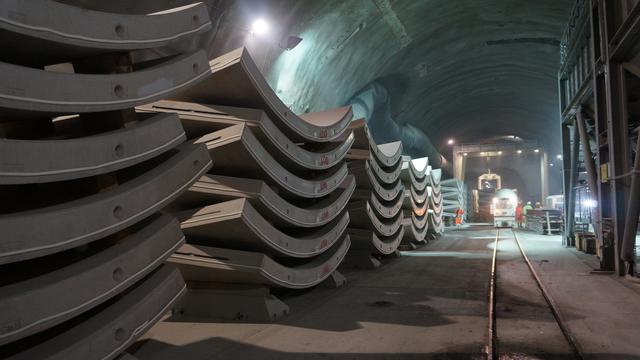 Tübbinge, Betonteile für die Sicherung der Tunnellaibung.