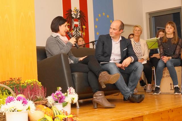 Kathrin Zettel im "Couch-Interview" mit Thomas Amon.