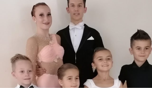 Mit den vier Kleinen vom TSC Eleganza: Alexander Fandl und Livia Strauß