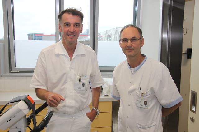 Oberarzt Bernhard Hartenthaler, Facharzt für Kardiologie (links) und DGKP Christian Schmidt-Neulentner, Herzinsuffizienzberater, beide Salzkammergut Klinikum Vöcklabruck.