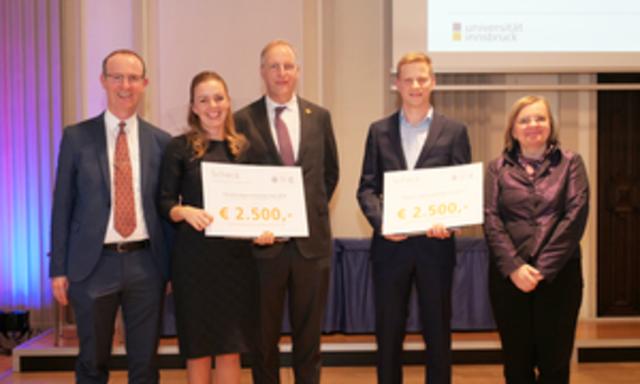 Leiter des Instituts für Finanzwissenschaft Rupert Sendlhofer, Preisträgerin Helena Fornwagner, Vorstand Deutscher Freundeskreis der Innsbrucker Universitäten e.V. Yorck Schmidt, Preisträger Lorenz Benedikt Fischer, Vizerektorin Ulrike Tanzer (von links).