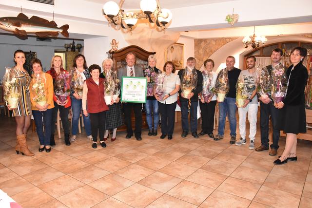 Landesblumenschmuck-Gewinner und Bumenbetreuer aus Kammern.