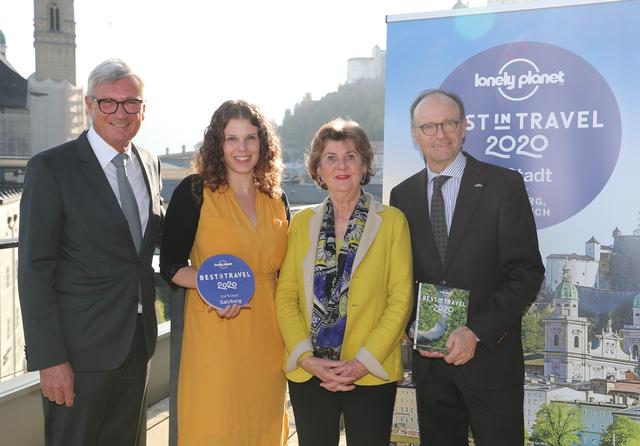 Von Links: Harry Preuner (Bürgermeister Salzburg), Becky Henderson (Lonely Planet), Helga Rabl-Stadler (Festspielpräsidentin Salzburg), Bert Brugger