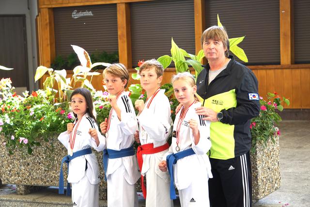 S. Groicher, P. Pock, J. Hautz, M. Bromberger mit Trainer Edlinger.