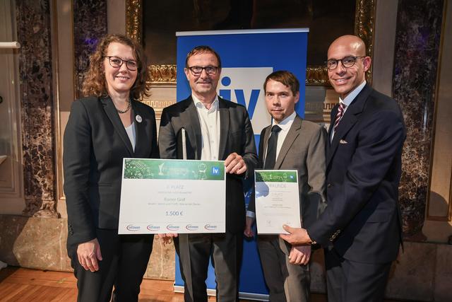 vlnr: BM Iris Rauskala, Rainer Graf,  Rafael Gattringer (f. Sponsor Infineon Technologies AG), Axel Kühner (IV/Ausschussvorsitzender Bildung &amp; Gesellschaft) | Foto: IV/Andi Bruckner