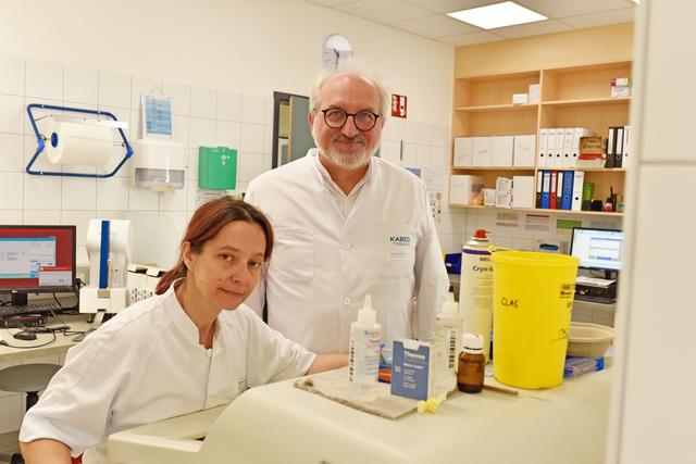 Im Team arbeitet es sich besser: Die Pathologie kämpft um den Nachschub an Personal. Zum Tun gibt es immer mehr. Der Chef-Pathologe Ekkehard Spuller rechts