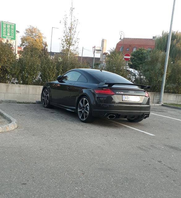 Warum einen Parkplatz nehmen, wenn's auch zwei sein können?