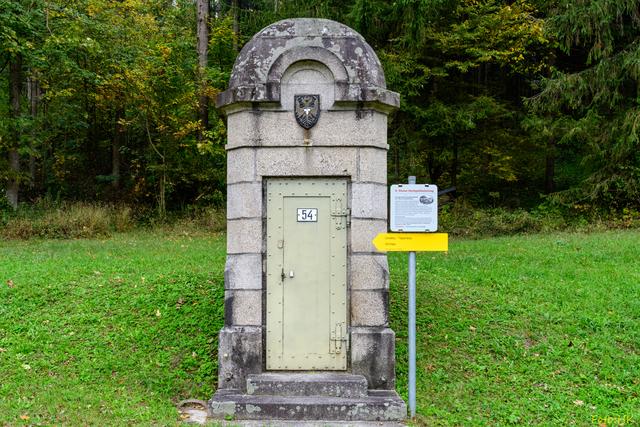 Die 2. Wiener Hochquellenwasserleitung begleitet uns ein Stück des Weges