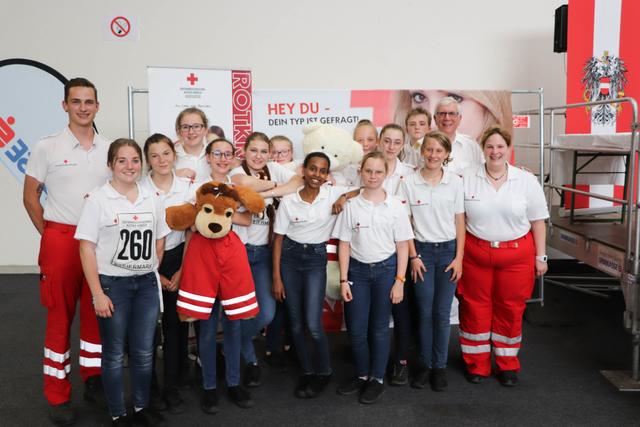 Die engagierte Jugendgruppe in Murau mit Bezirksjugendreferentin Birgit Heit (r.) und Stellvertreter Florian Timmerer-Maier.