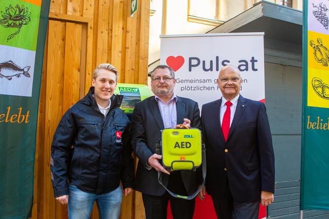 "Puls"-Mitarbeiter Jakob Eichelter</f>, Marktamtsdirektor Andreas Kutheil und "Puls"-Präsident Harry Kopietz (v.l.).