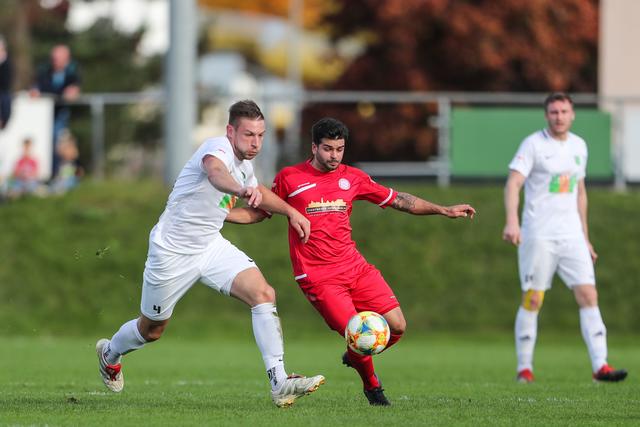 Markus Zmugg (Mitte) erzielte im Derby beim ESV Knittelfeld nach einer Stunde das letzte von fünf Judenburger Toren.