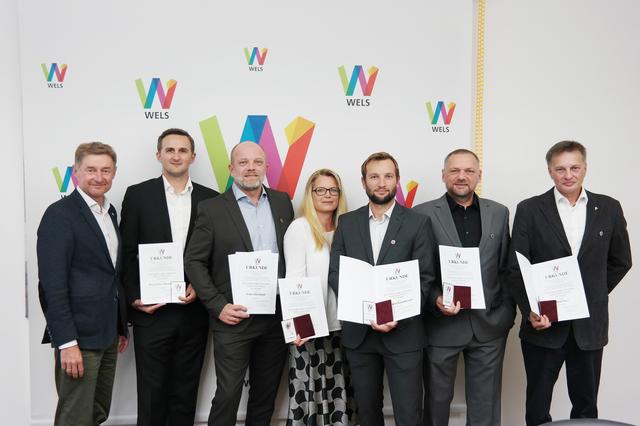 Von links: Kroiß mit Horst-Peter Efferdinger (Schriftführer-Stellvertreter), Walter Kirchmair (1. Vizepräsident), Doris Ahamer (Finanzreferentin), Dipl.-Ing. Gabriel Kaindlstorfer (Teamverantwortlicher Herren), Martin Heinz (Schriftführer, alle Silber) und Milan Novy (Präsident, Gold).