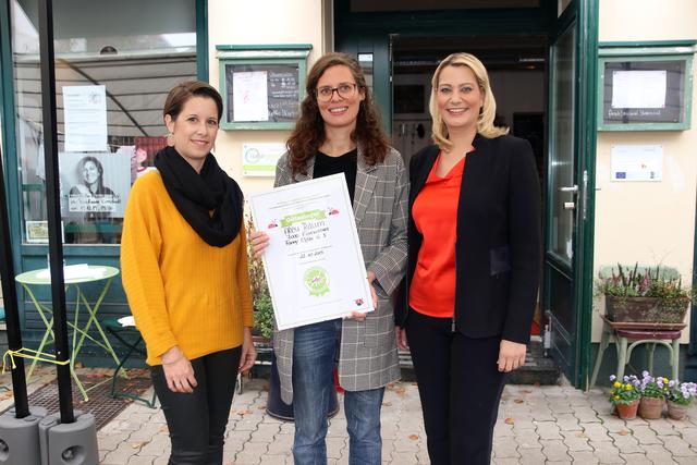 Esther Böhm (Kiddyspace-Botschafterin) mit Anja Haider-Wallner (Freuraum) und Familienlandesrätin Daniela Winkler