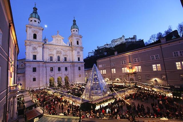 Salzburger Christkindlmarkt am Domplatz