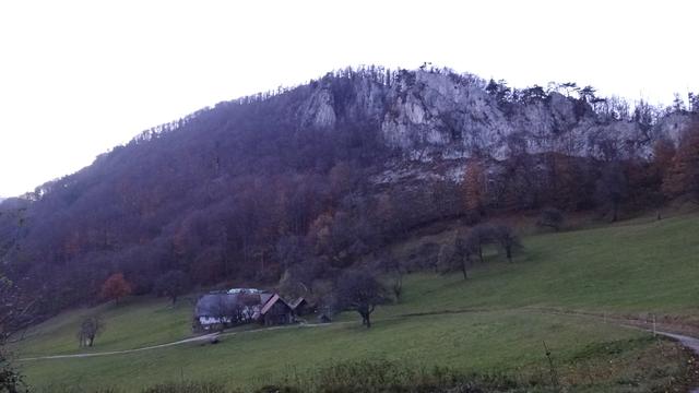 Es wird bereits finster, aber der Weg über den Gaissteinerhof bis zum Amödhof und nach Furth ist nicht steil und auch problemlos zu begehen.