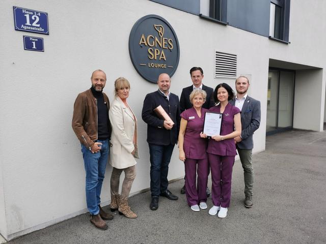 Friedrich Oelschlägel, Martina Polndorfer, Markus Fuchs, Bgm. Stefan Schmuckenschlager gratulierten dem Team des neuen Agnes-Spas