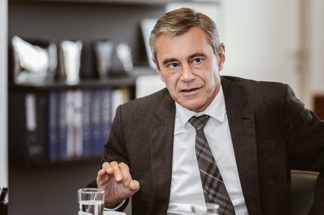 Heinrich Schaller, Generaldirektor der Raiffeisenlandesbank OÖ, feiert am 11. November seinen 60. Geburtstag. | Foto: RLB OÖ