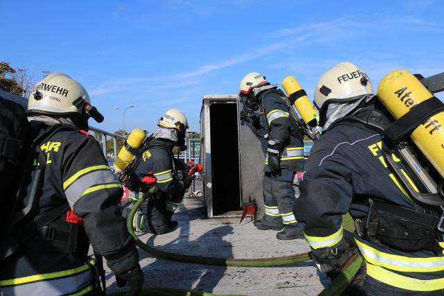 Heißausbildung im Brandcontainer in Purgstall.