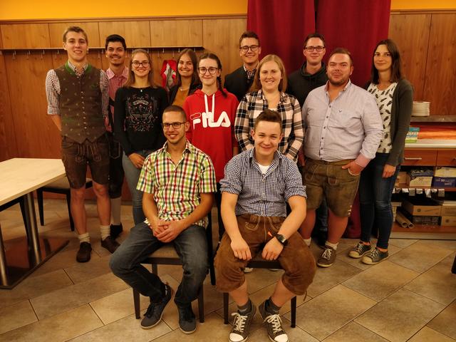 Stefan Hauer (Kassaprüfer), Damun Alibadi (Kassaprüfer), Lisa Weinberger (Pressereferentin), Sophie Weinberger (Schriftführerin), Viktoria Hetzendorfer (Pressereferentin), Bernd Weinberger (Obmannstv.), Lisa Bauer (Leiterinstv.), Daniel Weinberger (Kassierstv.), Philipp Stark (Kassier), Stefanie Bräuer (Schriftfühererstv.), Christian Kössner (Leiter), Patrick Annerl (Obmann)