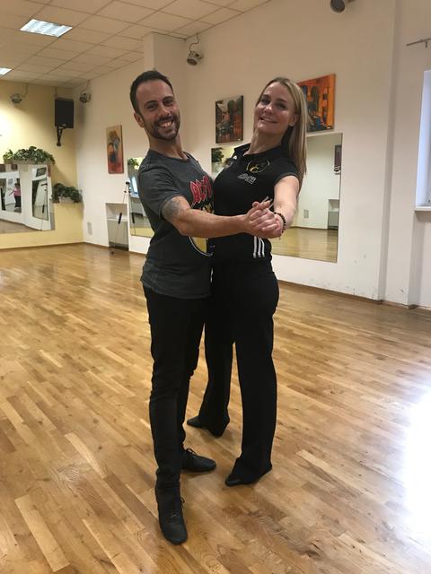 Tanzprofi Danilo Campisi mit Box-Weltmeisterin Nicole Wesner.