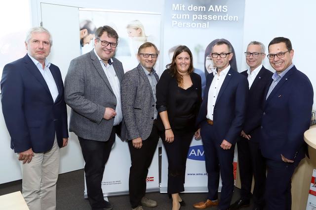 Erhard Prugger, Thomas Mayr-Stockinger, Christian Prechtl, Silke Aistleitner, Klaus Hraby, Markus Litzlbauer und Hans Moser beim Unternehmerabend.