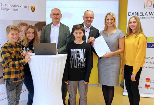 Gruppenbild mit Schülern der Neuen Mittelschule Neusiedl am See