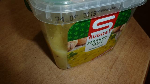 13 Tage nach dem Mindesthaltbarkeitsdatum wurde dann die angebrauchte Verpackung langsam geöffnet...