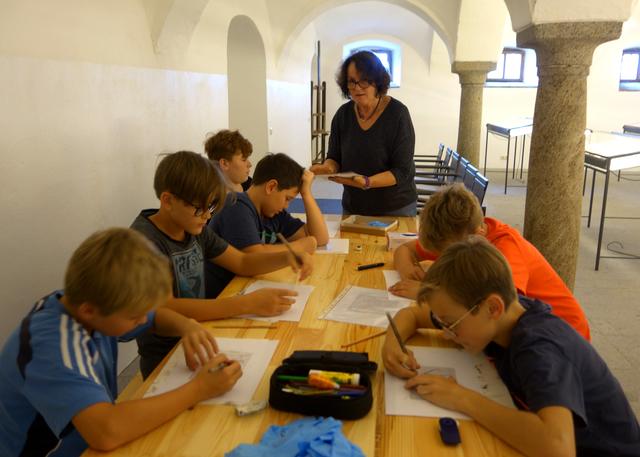 Im Kubin-Haus Zwickledt werden die Werke der Kinder vorgestellt.