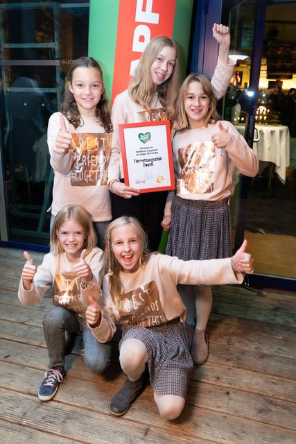 1. Reihe: Mirjam, Emilia, 2. Reihe: Rosalie, Hannah, Ilse