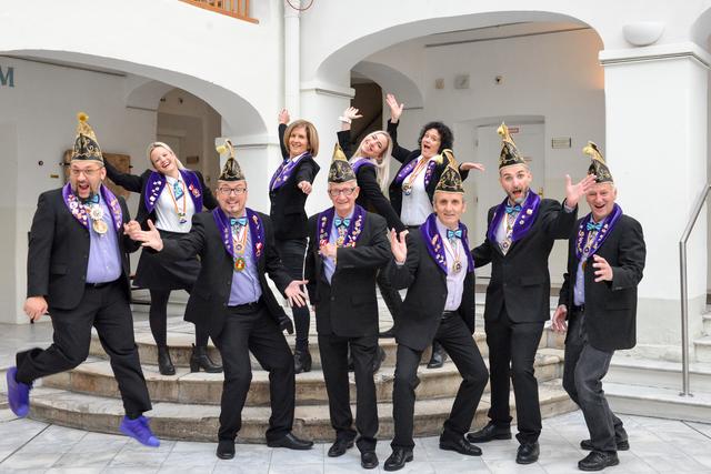 November 2019 setzen die Narren des Feldkirchner Faschingsklubs um Präsident Werner Robinig (Mitte) wieder zu Luftsprüngen an