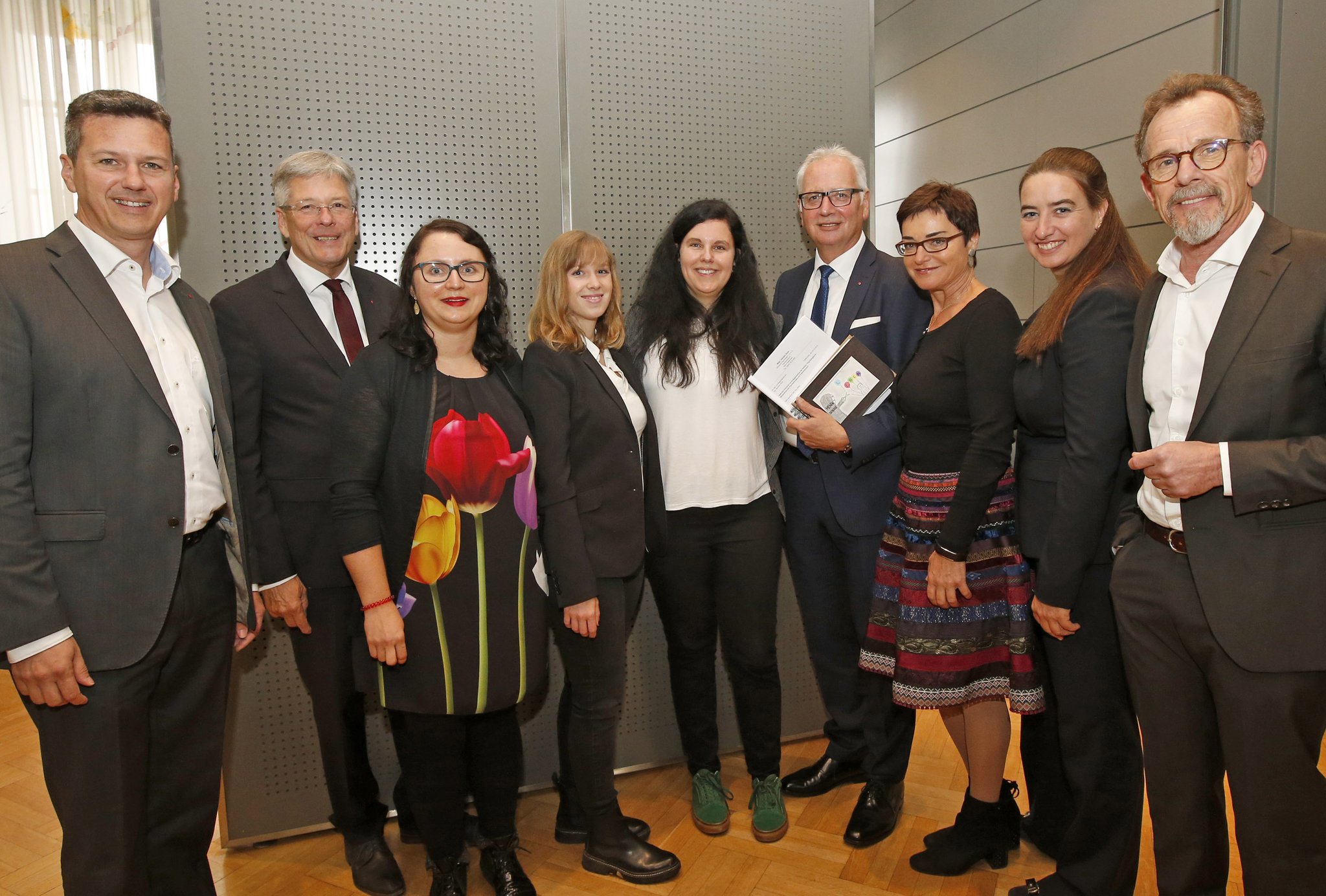 Bild von meinbezirk.at zeigt Politiker mit Frau Krajnc und Rom