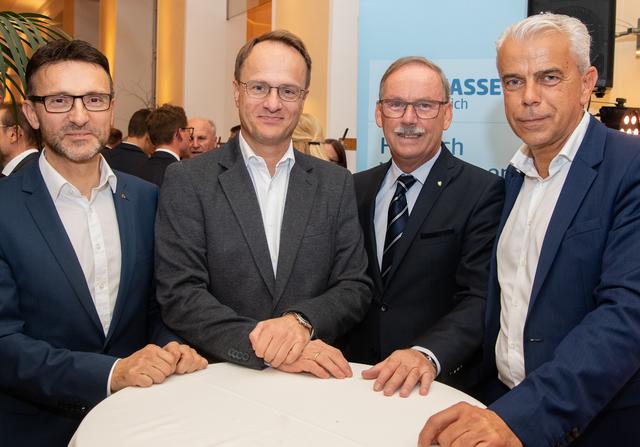 (v.l.) Sparkasse OÖ Bereichsleiter Retail Ost Klaus Losbichler, Dr. Markus Hengstschläger, Bürgermeister von Steyr Gerald Hackl, Sparkasse OÖ Vorstandsdirektor Herbert Walzhofer.