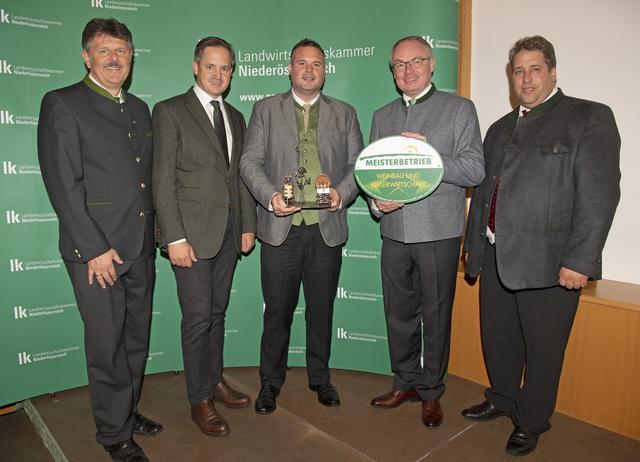 Andreas Freistetter, Präsident der NÖ Landarbeiterkammer, Johannes Schmuckenschlager, Nationalrat, Präsident der NÖ Landwirtschaftskammer Rupert Reinberger, bester Weinbaumeister Niederösterreichs 2019, Landeshauptfrau-Stellvertreter Stephan Pernkopf, Andreas Ehrenbrandtner, Obmann der Arbeitsgemeinschaft (ARGE) Meister NÖ